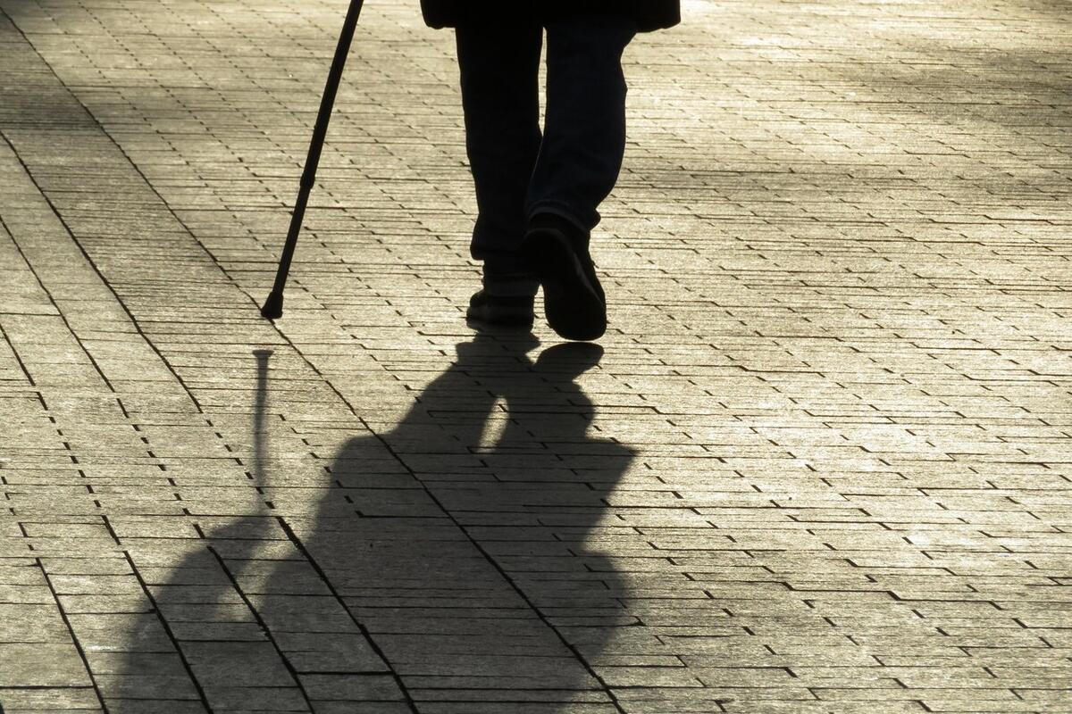 Penzioner 34 godine lagao da je slep da bi primao invalidninu: Neviđen šok, policija počela ga da prati, a odao ga neoprezan potez