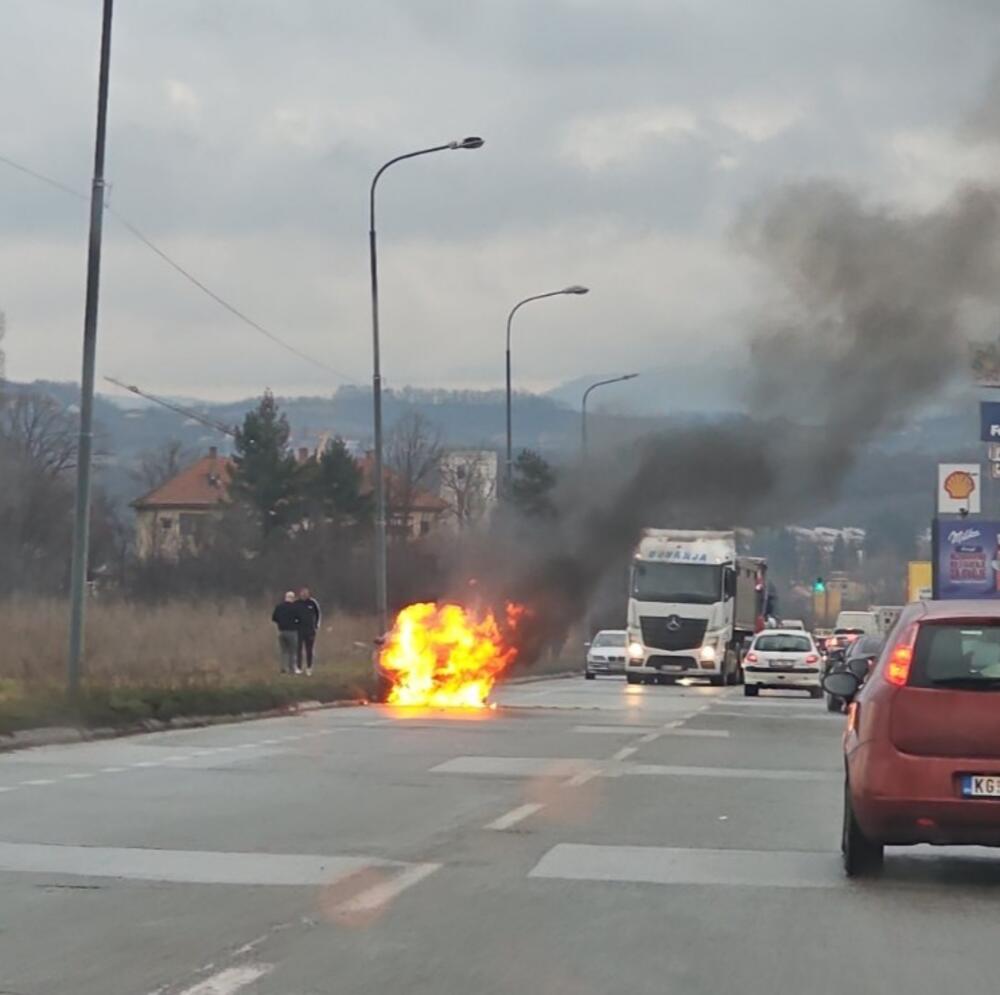 Kragujevac, automobil se zapalio u vožnji, automobil, požar