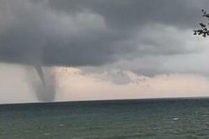 APOKALIPTIČNE SCENE SA RODOSA: Ostrvo pogodilo OZBILJNO NEVREME, sručili se tornado i oluja (FOTO/VIDEO)