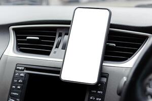 SIGURNOST U VOŽNJI: Držač za telefon kao neophodan dodatak u vašem automobilu!