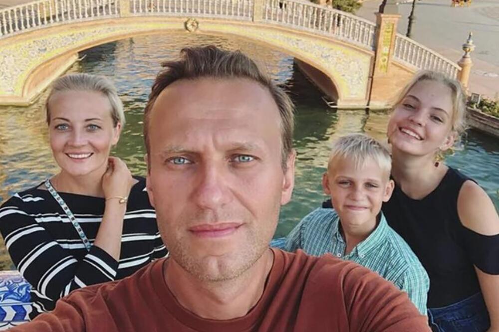 ZAUVEK ĆEŠ BITI MOJ HEROJ: Emotivna poruka ćerke Alekseja Navaljnog ocu na dan sahrane