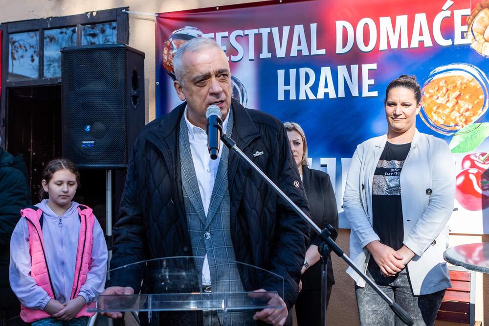SUBOTICA: Gradonačelnik Bakić otvorio Prvi „Festival domaće hrane“ u Višnjevcu