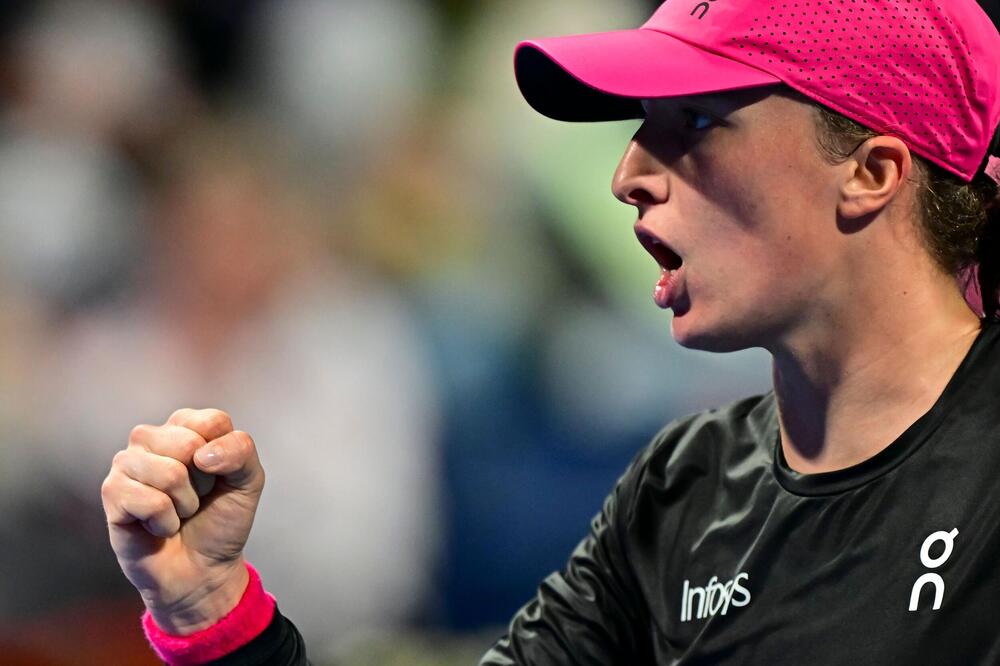ŠVJONTEK DOMINANTNO DO FINALA MADRIDA: Prva teniseka sveta pregazila Kiz