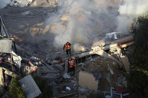 IZRAELCI GRANATIRALI RAFU: Napadnuto područje oko skladišta humanitarne agencije, ubijeno petoro ljudi