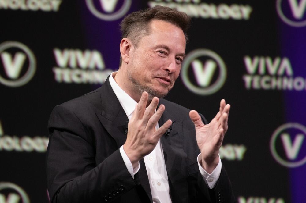 KADA ĆE AI PRESTIĆI ČOVEKA? Elon Musk izneo svoju prognozu: Ovo je datum kada će biti pametnija od svih ljudi zajedno