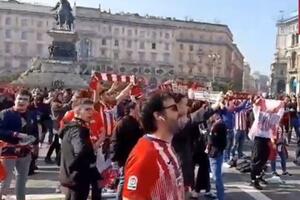 NAVIJAČI ATLETIKA ZAPEVALI NA TRGU U MILANU: Usledio je surov odgovor pristalica Intera! VIDEO
