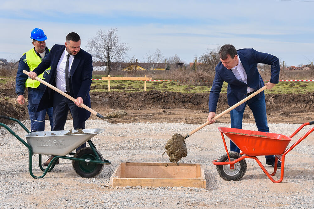 Mirović položio kamen temeljac za izgradnju fabrike vode u Temerinu