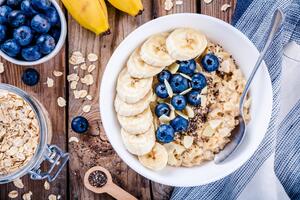 Ovsena kaša sa voćem: Niskokalorični doručak koji pomaže u mršavljenju