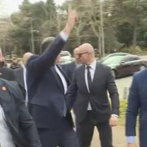 PONOSNO PODIGAO TRI PRSTA: Pogledajte kako je Dodik pozdravio demonstrante