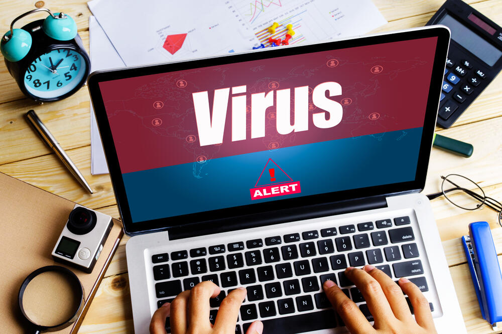 SULUDA ILI GENIJALNA IDEJA YOUTUBERA? Namerno skinuo 1.000 virusa - da bi otkrio koji je antivirus najbolji (VIDEO)
