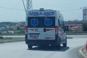 TEŠKA NESREĆA U PARMENCU KOD ČAČKA: Sudarila se 2 putnička vozila, muškarac povređen u udesu