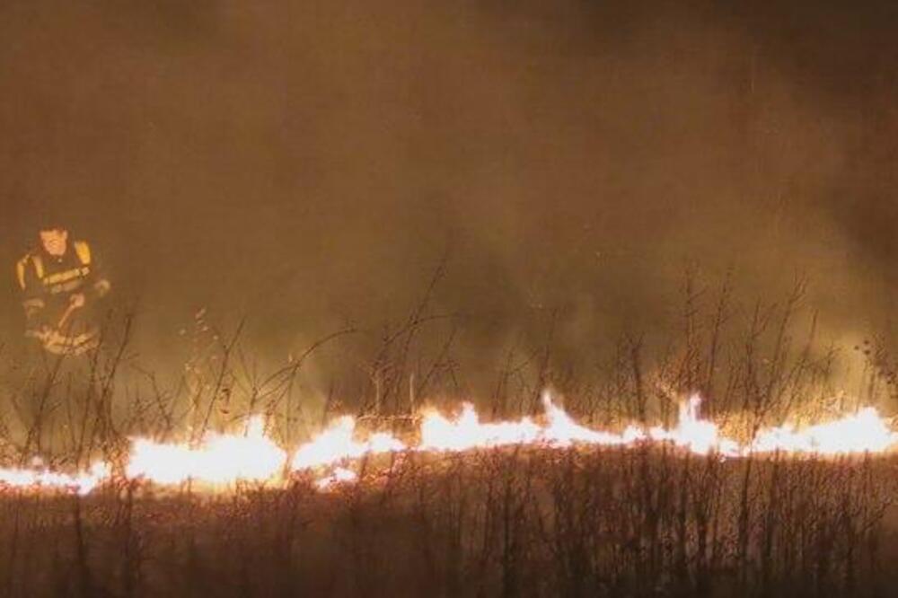 VELIKI POŽAR KOD IVANJICE, GORI ŠUMA! Vatra guta više preko 10 hektara, jednom muškarcu izgubio se svaki trag! (FOTO)