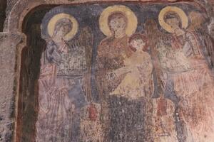 HRIŠĆANSKI MANASTIRI UKLESANI U STENAMA: 3.000 pećinskih crkava ima u Turskoj, veruje se da su Petar i Pavle tu čitali propovedi