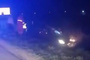 OBJAVLJEN SNIMAK NAKON STRAVIČNE NESREĆE KOD PEĆINACA: Auto naleteo na konjsku zapregu, jedna osoba poginula! Stradao i konj VIDEO