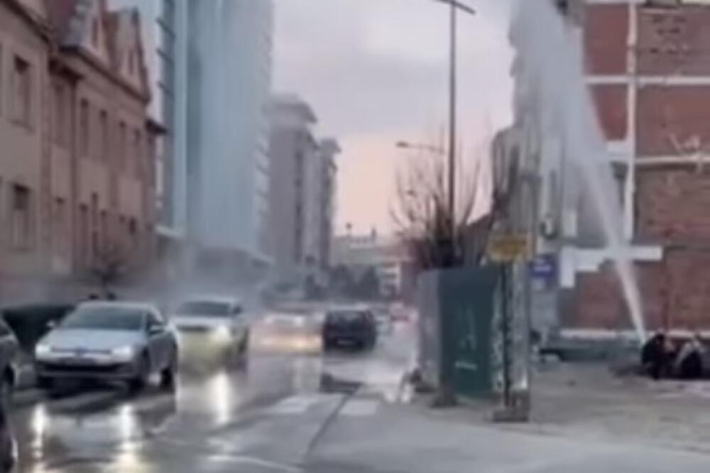 "VODOSKOK" U NOVOM SADU: Voda šiklja uvis, cev pukla a ulica okupana! (VIDEO)