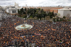 HILJADE LJUDI NA PROTESTU U MADRIDU: Bune se protiv zakona o amnestiji za katalonske separatiste (FOTO)