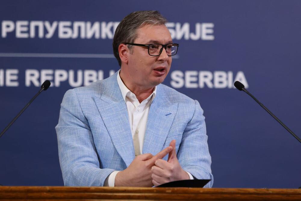 SRBIJA NE SLUŠA NIKOG, SEM SVOJ NAROD Predsednik Vučić: Srbija ima svoju politiku nezavisne, slobodarske i samostalne zemlje VIDEO