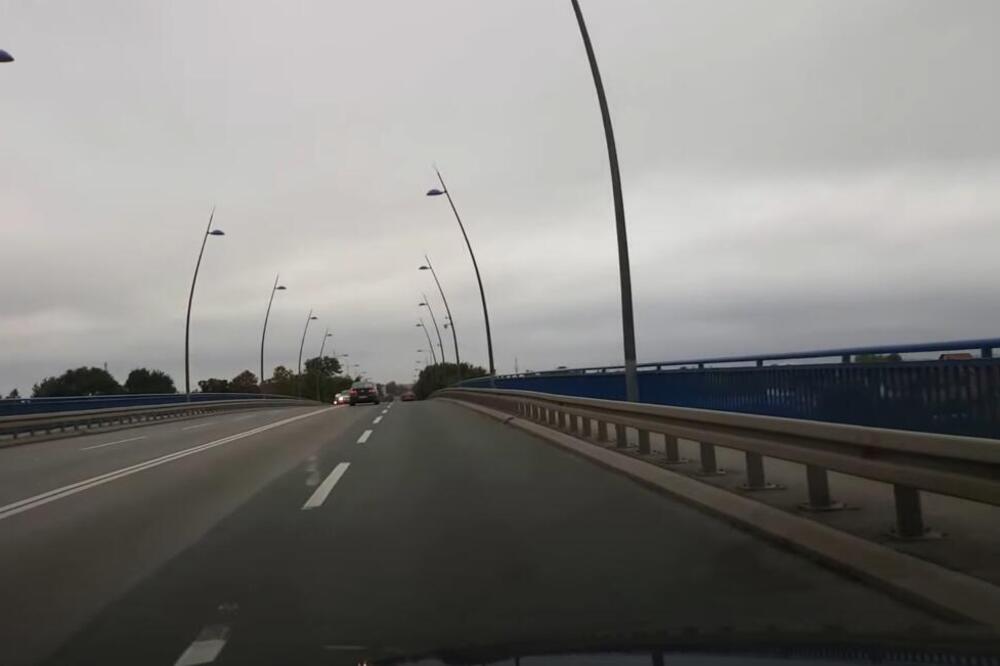 VEZAO OKO SEBE LANCE I BETONSKI BLOK Užas u Novom Sadu: Čovek skočio sa mosta