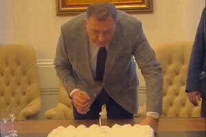 ČESTITKE STIŽU SA SVIH STRANA: Dodik danas slavi 65. rođendan, a kada je ušao u kabinet sačekalo ga je PRAVO IZNENAĐENJE (VIDEO)
