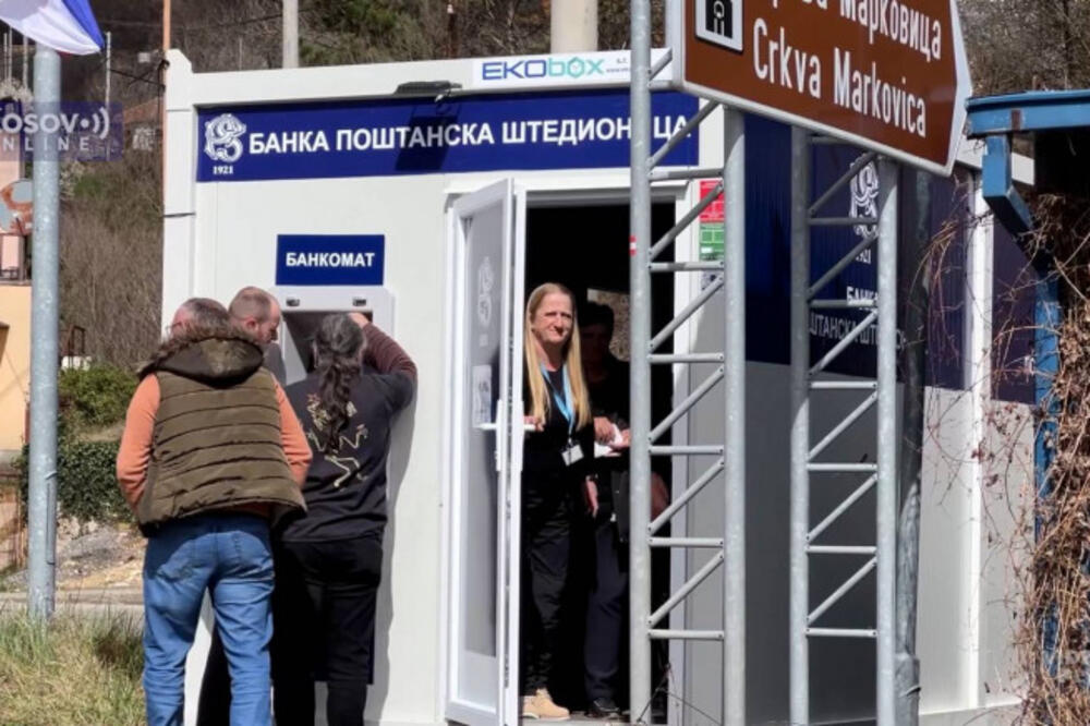 MONTAŽNA EKSPOZITURA: Građani i danas podižu novac kod Jarinja, na usluzi i mobilni bankomat i šalter (VIDEO)