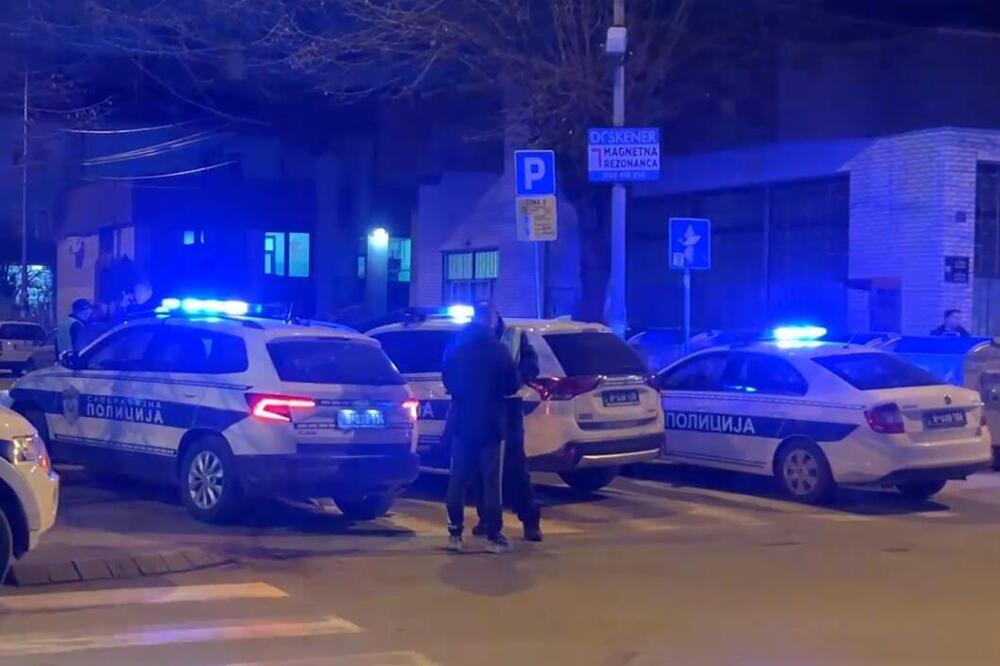 BEŽAO OD POLICIJE, PA UHAPŠEN: Filmska potera u centru Novog Pazara! Jurio BMW-om, pa počeo da trči EVO ZAŠTO NIJE STAO (VIDEO)