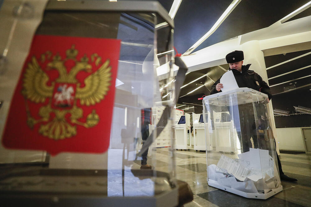 ODLIČNA IZLAZNOST NA PREDSEDNIČKIM IZBORIMA U RUSIJI: Prvog dana glasalo najmanje 36 odsto birača (FOTO)