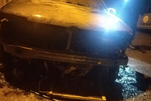 ZAPALJEN AUTOMOBIL U LEPOSAVIĆU: Policija primila poziv u tri sata posle ponoći, istraga u toku (VIDEO)
