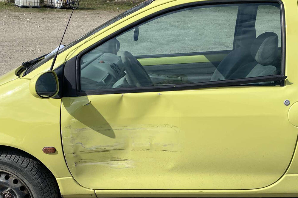 UDARIO PARKIRANI AUTOMOBIL I POBEGAO: Očevici udesa u Čačku vlasniku oštećenog vozila ostavili OVU poruku (FOTO)