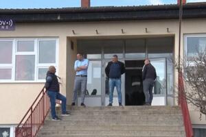ZABRANA DINARA NA KOSMETU: OŠ „Miladin Popović“ u Bostanu otežano funkcioniše, radnici uznemireni