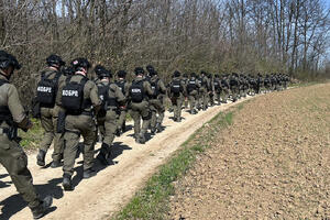 ODRЕD VOJNЕ POLICIJЕ KOBRЕ NA OBUCI SA GENERALOM Upriličen marš od 20 kilometara (FOTO)