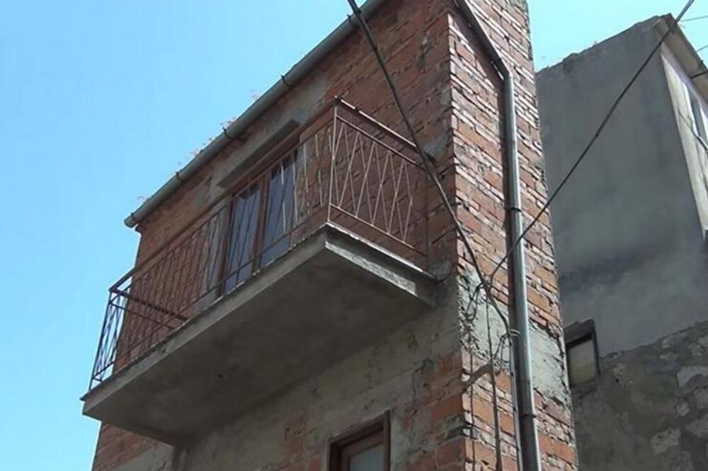 NAJUŽA ZGRADA NA SVETU NALAZI SE U ITALIJI: Izgrađena je iz INATA nakon oštre svađe, a u njoj ne može da se ŽIVI! (VIDEO)