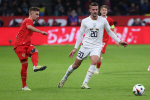 AKO ZAHARJAN TAKO OLAKO PRETRČI SERGEJA, ŠTA ĆEMO PROTIV SAKE, KEJNA, HOJLUNDA? Kukala nam majka sa ovakvom Srbijom na EURO 2024!