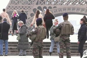 DUGE CEVI U SRCU PARIZA: Po gradu se šetaju naoružani vojnici, preduzete ozbiljne MERE BEZBEDNOSTI (FOTO/ VIDEO)