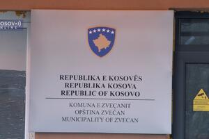 UKLONJEN NATPIS NA ĆIRILICI SA ZGRADE OPŠTINE: Postavljena tabla sa obeležjima tzv. Kosova