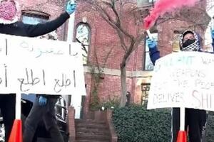 "PROBUDI SE,OSTINE" Ispred doma ministra odbrane SAD propaletsinski aktivisti bacili đubrivo - ovaj čin ima JASNU PORUKU (VIDEO)