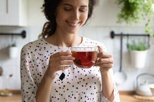 Zeleni čaj pozitivno utiče na zdravlje kostiju: Najviše pomaže ženama u menopauzi