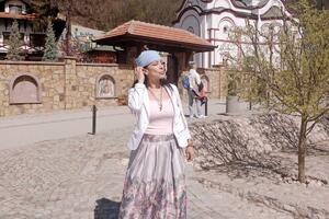 VENDI KRENULA NA USKRŠNJE HODOČAŠĆE: Pevačica posetila manastire Tumane i Nimnik, evo koja joj je sledeća destinacija