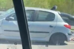 TEŠKA SAOBRAĆAJNA NESREĆA NA MILOŠU VELIKOM KOD UBA: Auto se silovito zakucao u bankinu, delovi svuda po auto-putu (VIDEO)
