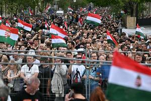 "ORBANE, PODNESI OSTAVKU": Hiljade Mađara protestovalo protiv vlade u Budimpešti (FOTO)