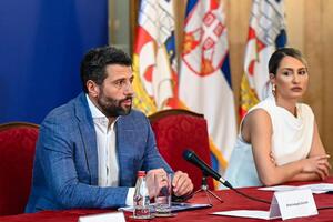 ALEKSANDAR ŠAPIĆ: Nećemo odustati od borbe za porodicu jer srpski narod i svi građani Srbije jesu jedna VELIKA PORODICA!