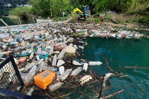 OGROMNE KOLIČINE OTPADA STIGLE IZ CRNE GORE U SRBIJU: Tužna sudbina nekada najčistije reke u regionu