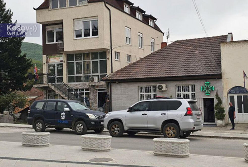 LEPOSAVIĆ: Carina i tržišna inspekcija uz pomoć kosovske policije pretresaju apoteku