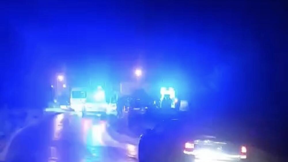 DIREKTAN SUDAR AUTOMOBILA I HITNE POMOĆI: Teška saobraćajka kod Nove Varoši, vozila totalno uništena