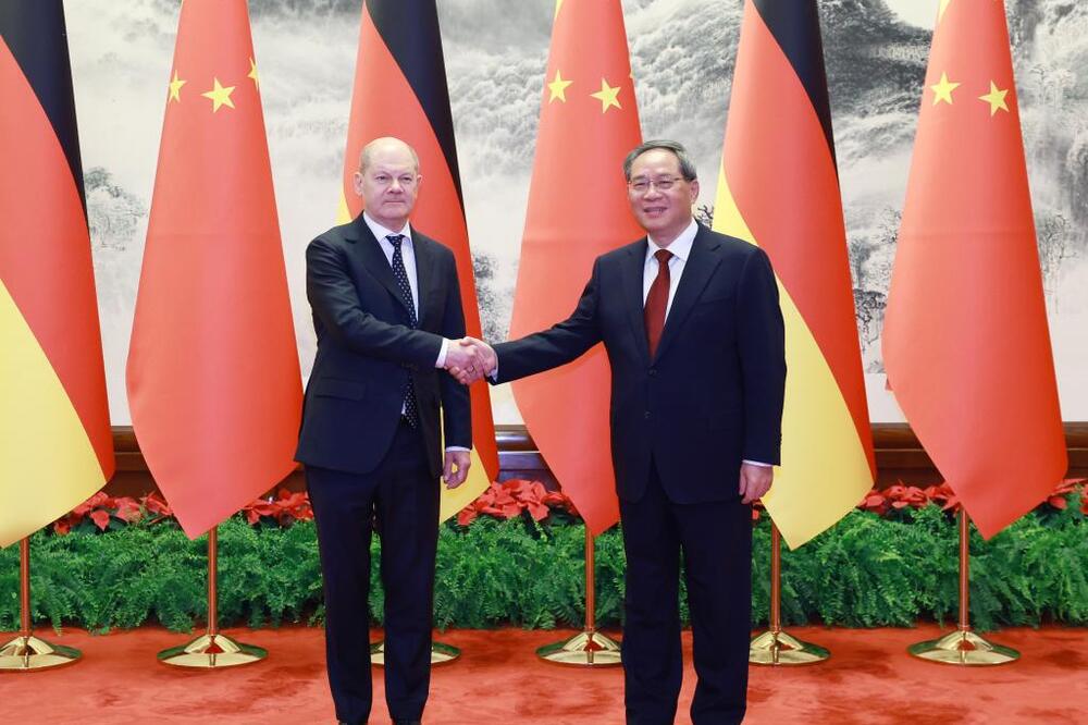 Kineski premijer razgovarao sa nemačkim kancelarom i pozvao na novi nivo bilateralnih odnosa
