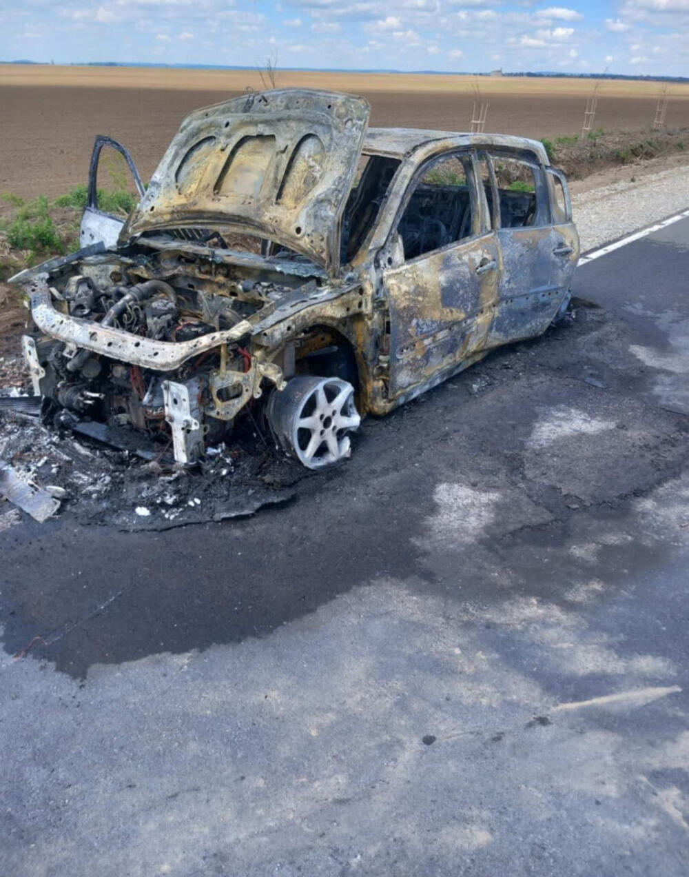 izgoreo automobil