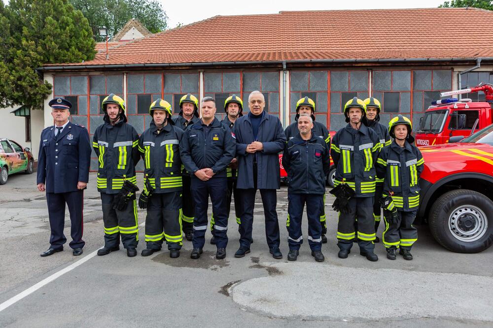GRADONAČELNIK STEVAN BAKIĆ uručio ključeve modernog vatrogasnog vozila Dobrovoljnom vatrogasnom društvu „Matica” Subotica