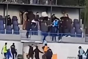 HAOS U KOMŠILUKU! Opšta tuča u svečanoj loži tokom utakmice elitnog ranga: Sevale pesnice, snimak obišao region! (VIDEO)