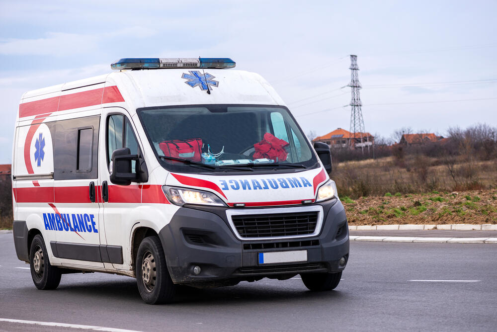 AUTO SLETEO SA PUTA Dve osobe povređene u nesreći na autoputu Beograd-Niš