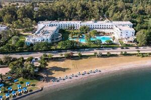 Luksuzni hoteli Grčke po sniženim cenama: AGENCIJA TRAVELLAND RADI ZA VAS I U NEDELJU!