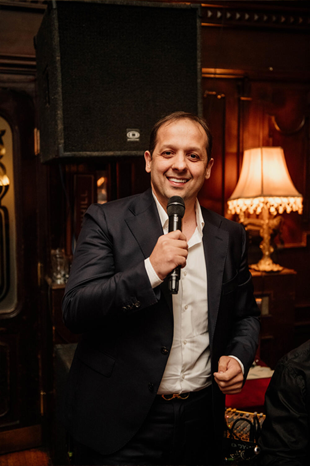 Emir Habibović u restoranu 'Dva Jelena' napravio spektakl